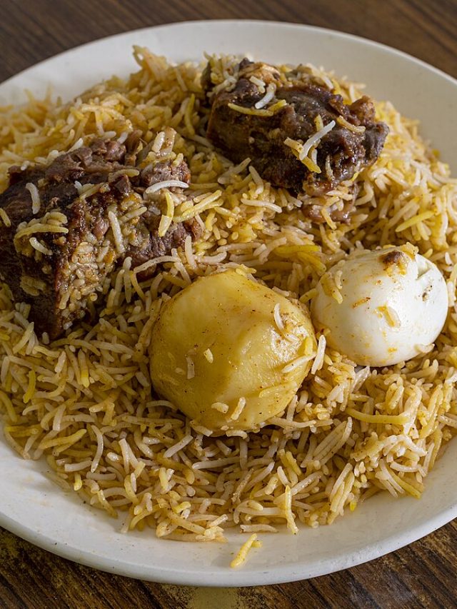 বিরিয়ানির আলু কামড়ে কামড়ে খাবেন, এই ট্রিকসে ঢুকবে মশলা