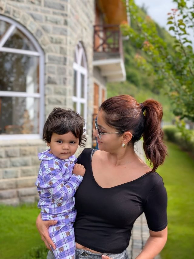 बाढ़ में फंसी एक्ट्रेस की जुड़वां बेटियां-परिवार, मुश्किल में बीते दिन, बोली- तड़प रही...