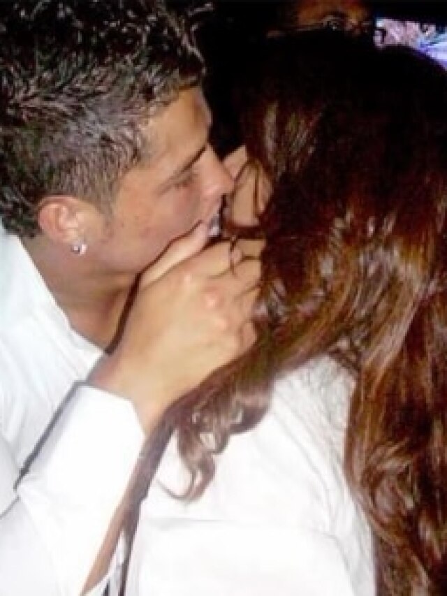 जब बिपाशा पर फिदा हुआ अरबपति फुटबॉलर, भरी महफिल में किया Kiss, मचा था हंगामा