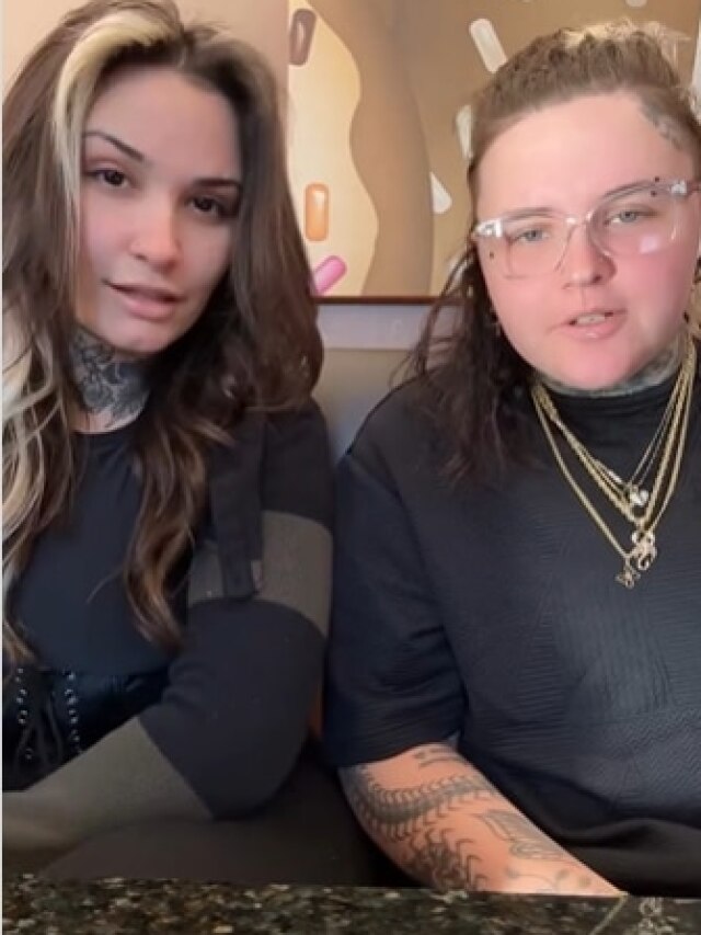 कपल ने स्किन में फिट कराया मैग्नेट, छूते ही चिपक जाते हैं हाथ