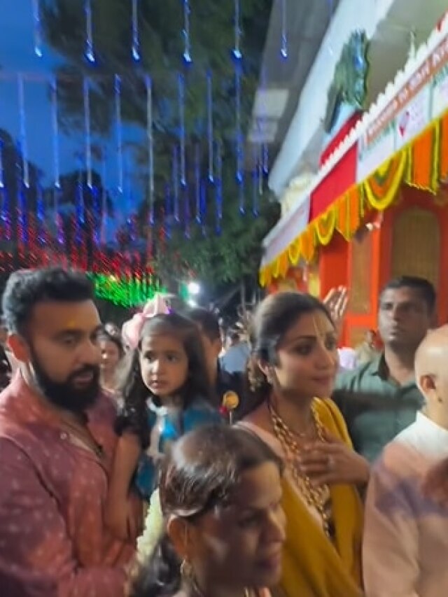 माथे पर तिलक-बालों में गजरा, कृष्ण दर्शन को पहुंचीं शिल्पा, बेटी-पति भी दिखे संग