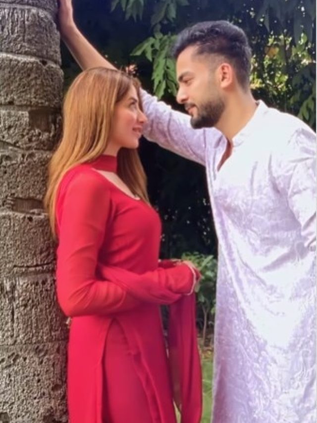 पहली बार गर्लफ्रेंड संग दिखे एल्विश, कैमरा देख छिपाया चेहरा, Video