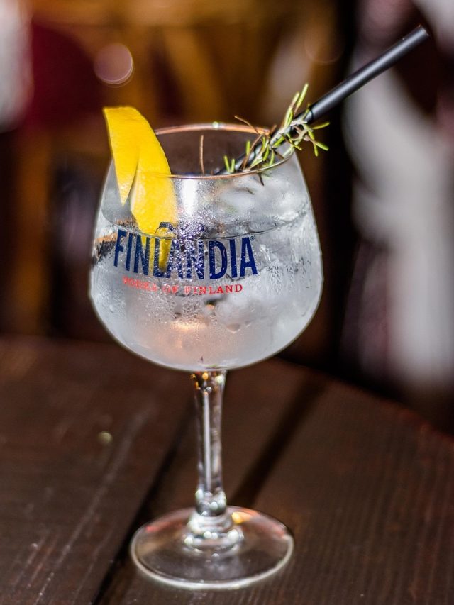 जिन और वोदका में क्या अंतर होता है? दिखने में एक जैसे फिर क्यों बदलता है स्वाद