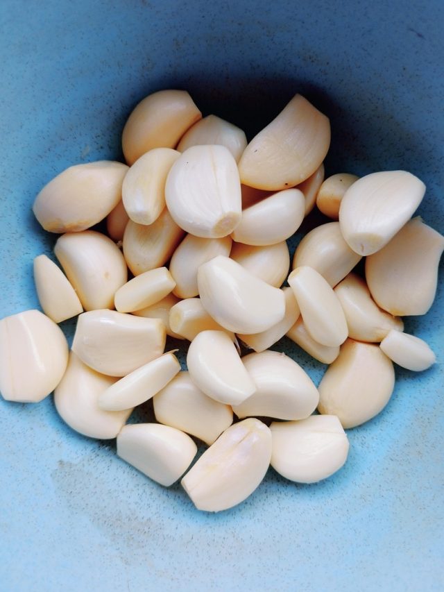 21 दिन तक रोजाना कच्चा लहसुन खाएंगे तो क्या होगा? शरीर पर होगा ऐसा असर