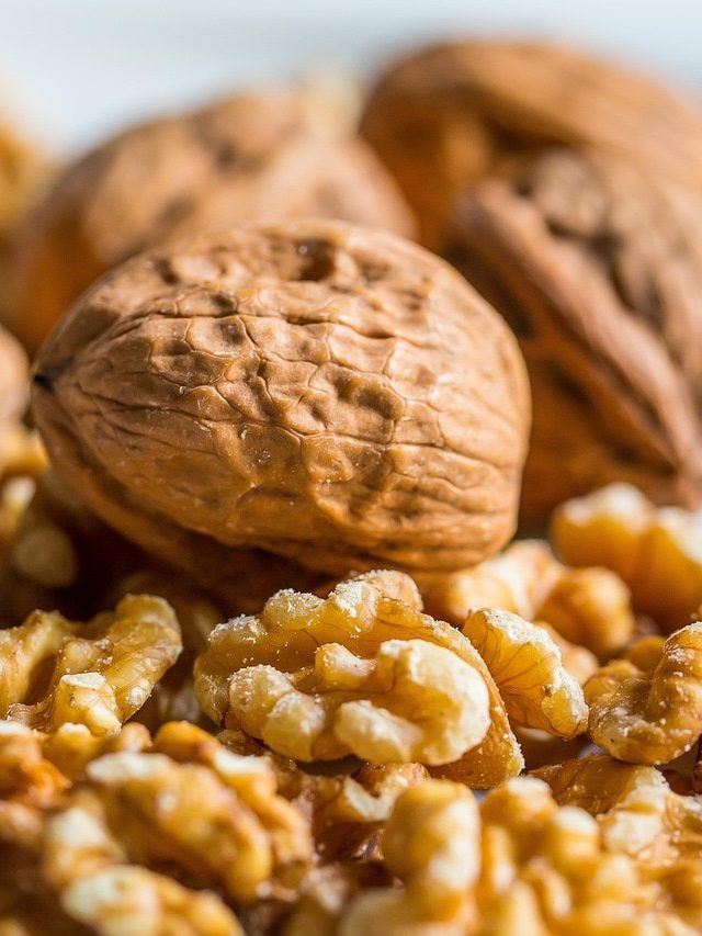 सबके लिए हेल्दी नहीं अखरोट! इन 5 तरह के लोगों को खाने से हो सकता है नुकसान