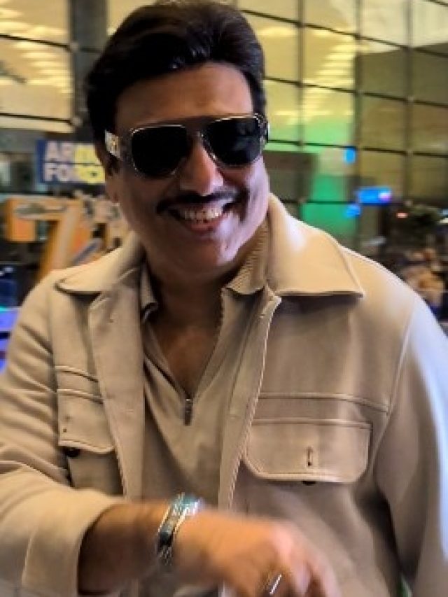 तलाक की चर्चा के बीच एयरपोर्ट पर दिखे गोविंदा, बदला लुक हुआ वायरल