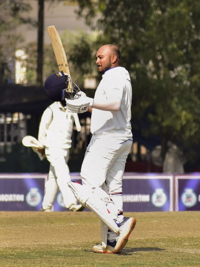 29 चौके और 5 छक्के... पृथ्वी शॉ का तूफान, टूटते-टूटते बचा शास्त्री का रिकॉर्ड