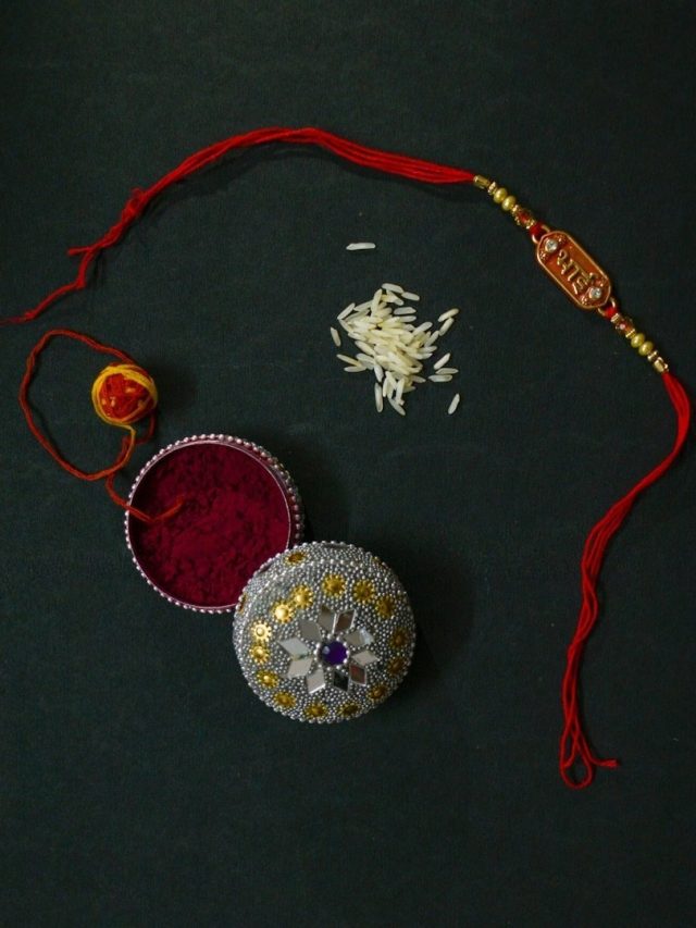 सावन पूर्णिमा पर कब से कब तक रहेगी भद्रा? जानें राखी बांधने का शुभ मुहूर्त