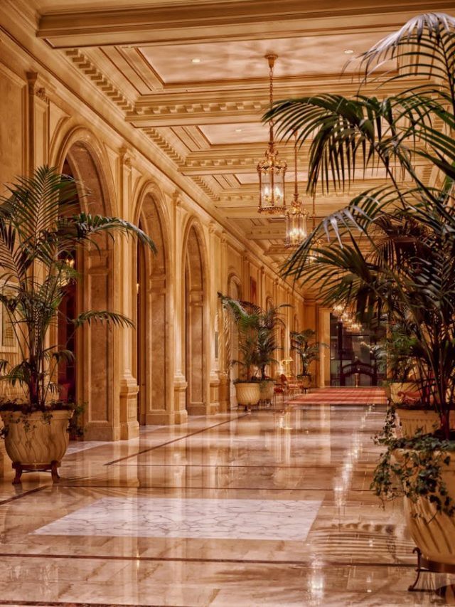 होटल रूम में चेक-इन करते ही करें ये 5 काम, रहेंगे सुरक्षित