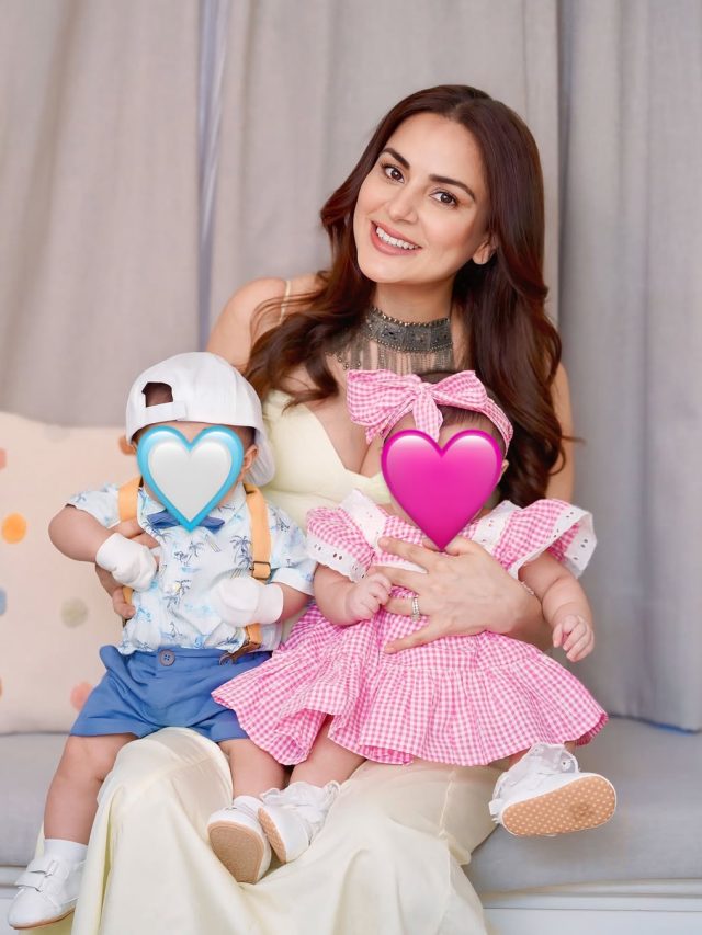 बच्चों संग एयरपोर्ट पहुंचीं श्रद्धा आर्या, तस्वीरें लेने से पैप्स को रोका, मगर हुईं लीक