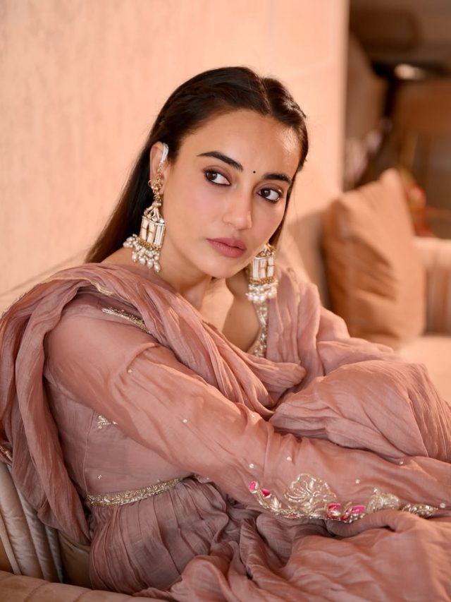 रक्षाबंधन पर पहनें Surbhi Jyoti जैसे ये ट्रेंडी इयररिंग्स, भाई भी करेगा तारीफ