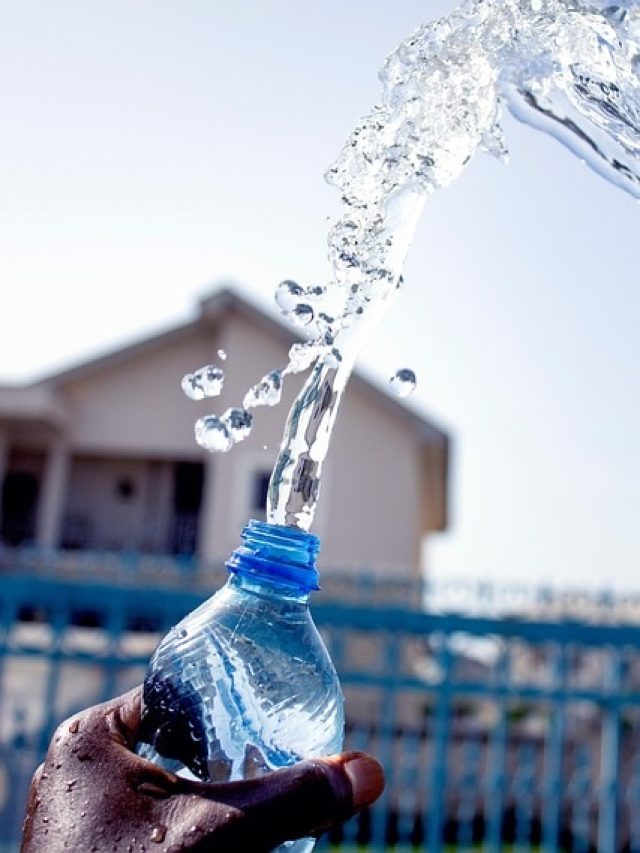 10 रुपये वाली दो या फिर 20 रुपये वाली एक... किस पानी की बोतल में ज्यादा फायदा?