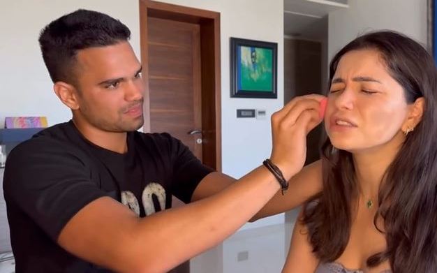 सारा तेंदुलकर का भाई अर्जुन ने किया मेकअप, दिल छू लेगा VIDEO