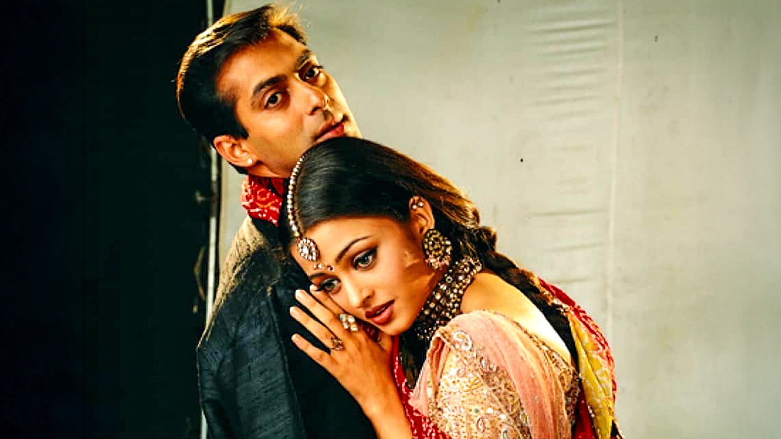 'दीवार पर पटकते सिर-करते थे हंगामा', ऐश्वर्या के प्यार में जुनूनी थे सलमान, डायेक्टर ने बताया