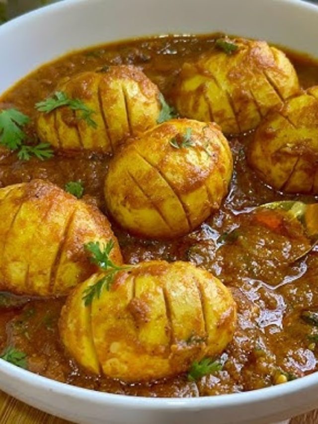 নারকেল দুধ দিয়ে ডিমের কোরমা, হার মানাবে মাংসের স্বাদকে