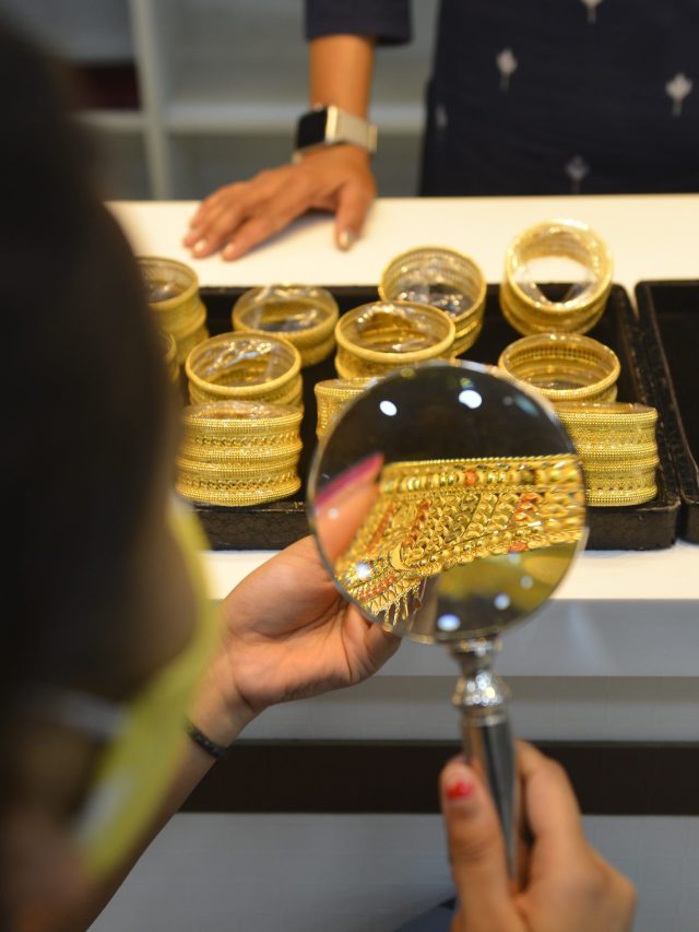 सस्ता हुआ सोना या बढ़ गया दाम, आज इतना बदला 10 ग्राम का रेट