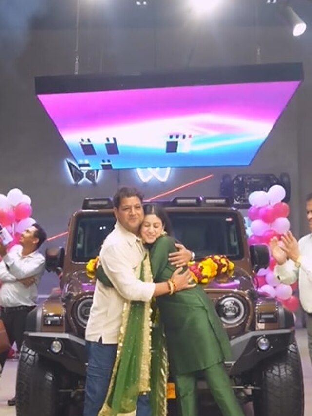 ईशा ने पूरी की पिता की मुराद, तोहफे में दी ब्रांड न्यू कार, इमोशनल हुआ परिवार