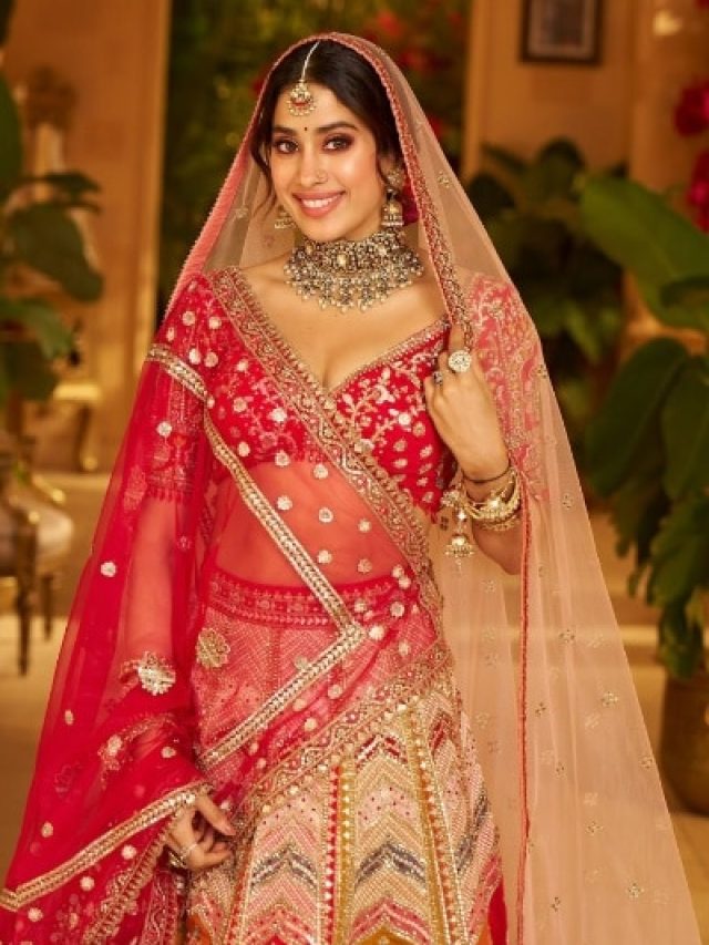 लाल लहंगा..हाथों में चूड़ियां पहन 'दुल्हन' बनीं जाह्नवी कपूर! रॉयल लुक देख कहेंगे वाह, PHOTOS