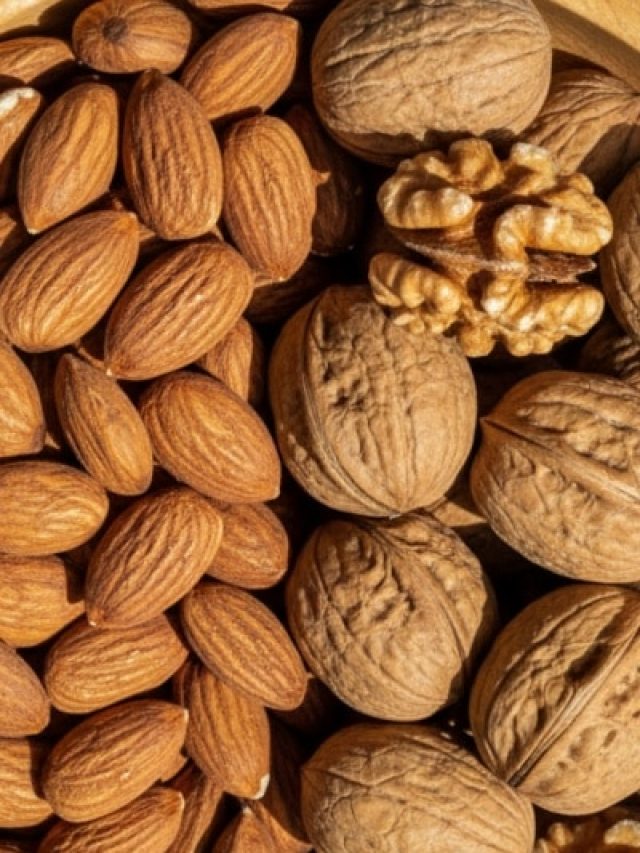 बादाम Vs अखरोट: किसे खाने से मिलता है ज्यादा प्रोटीन?