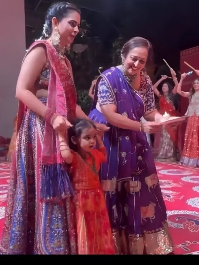 बेटी आदिया और सास संग ठुमकीं ईशा अंबानी, लहंगा-चोली में दिखीं पीरामल खानदान की तीन पीढ़ी