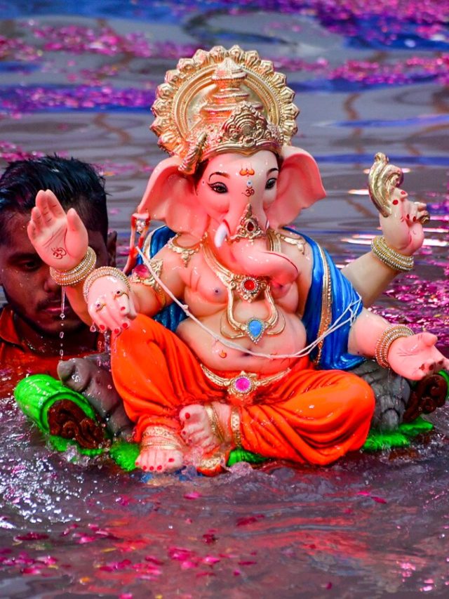 अनंत चतुर्दशी पर कल गणेश विसर्जन के लिए मिलेंगे ये शुभ मुहूर्त, ऐसे दें बप्पा को विदाई
