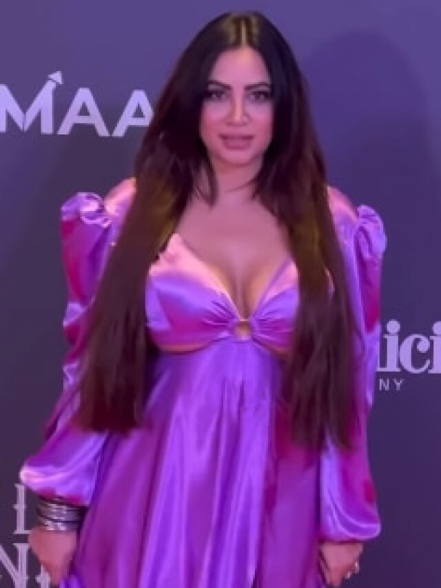 बेडौल शरीर, अजीबो-गरीब ड्रेस पहनकर इतराई 32 साल की एक्ट्रेस, यूजर्स बोले- शर्मनाक