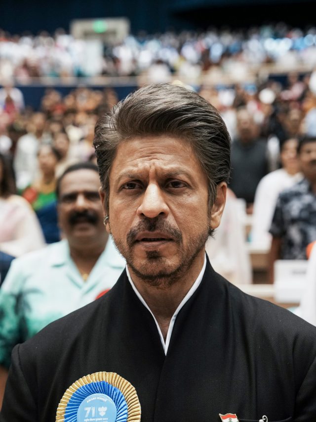 ‘ना अक्ल है ना शक्ल, स्टार कैसे बन गया?’ शाहरुख से यूजर का सवाल, मिला ये जवाब