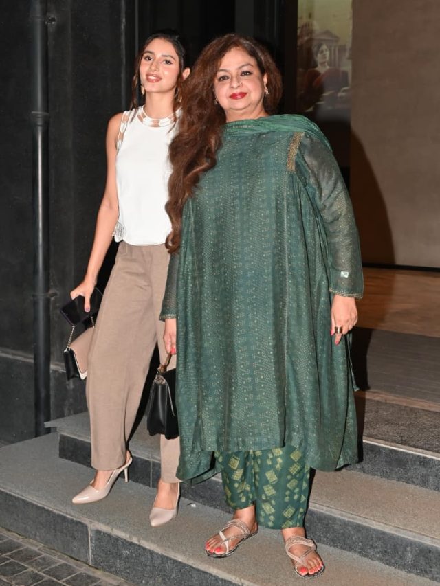 'खट्टर परिवार' में बजेगी शहनाई, होने वाली सास संग दिखी एक्टर की GF, फैन्स बोले- रिश्ता पक्का?