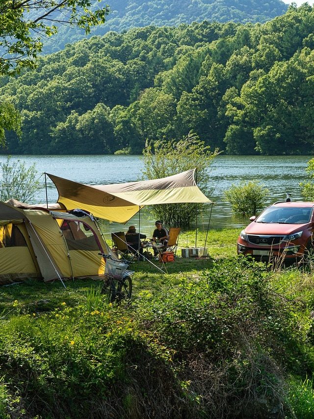 कैंपिंग ट्रिप प्लान कर रहे हैं? ये 7 टिप्स आपके काम आएंगे