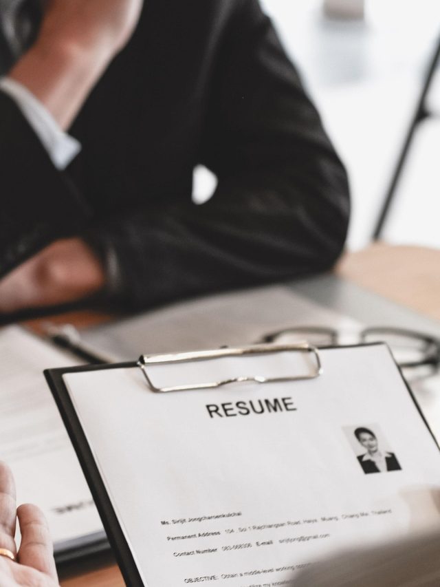 जानिए क्या होता है CV और Resume में अंतर?