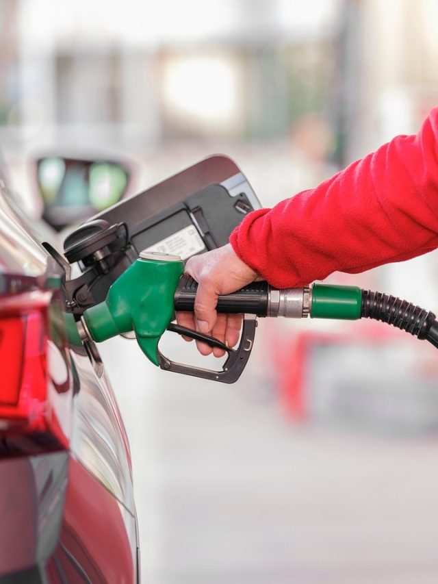 दुबई में क्या भाव है पेट्रोल और डीजल? भारत के मुकाबले कितना सस्ता