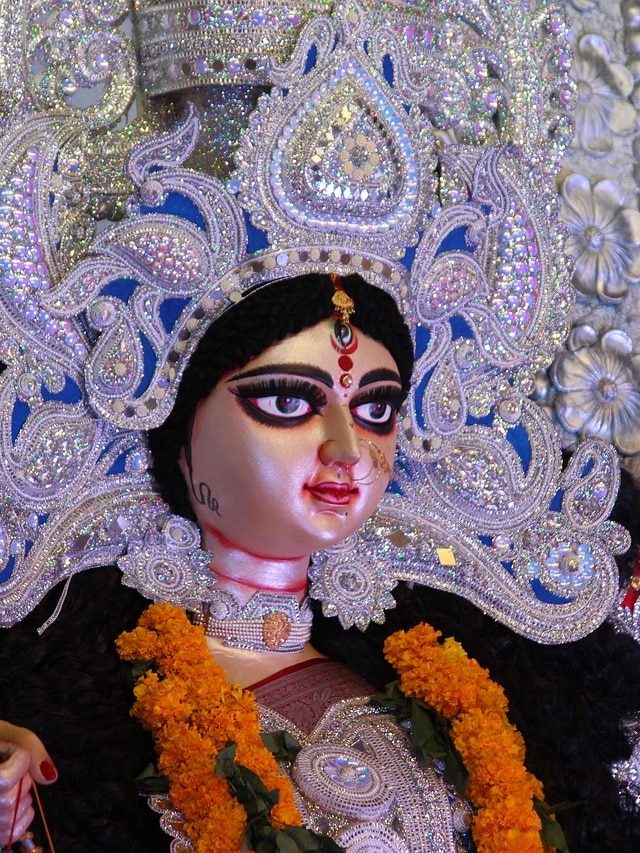 नवरात्र में घर ले आएं ये शुभ चीजें, बनी रहेगी बरकत