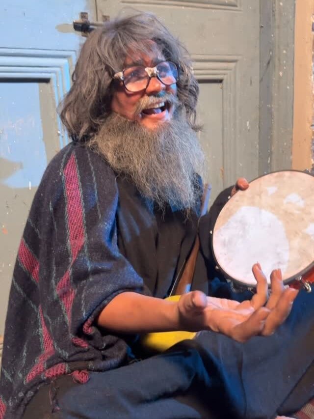 भ‍िखारी बनकर एक्ट्रेस ने गाया गाना, इनका असली चेहरा देखकर हो जाएंगे हैरान