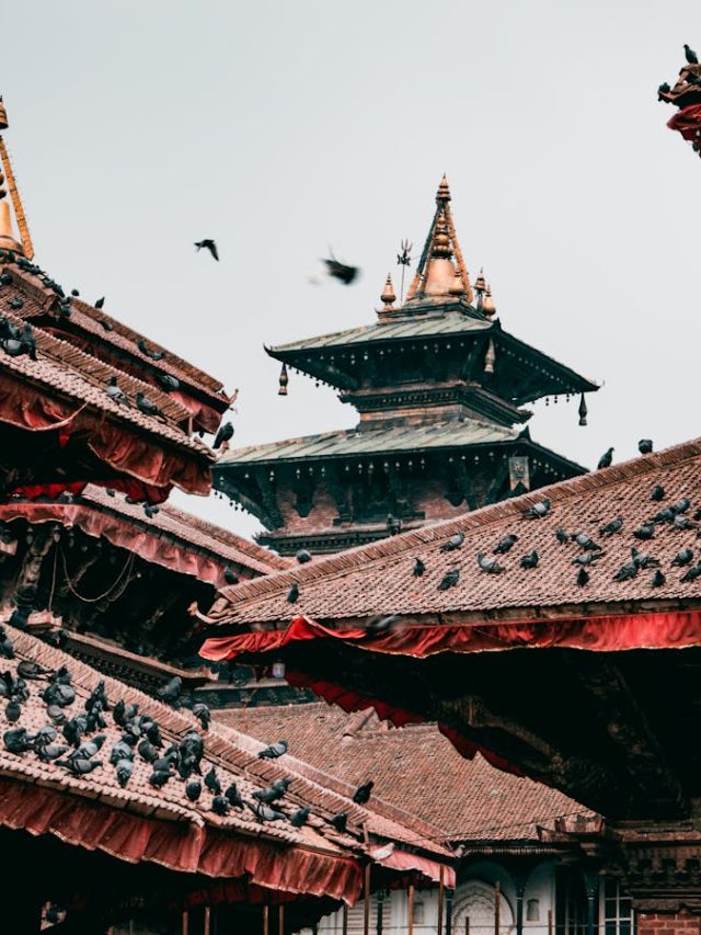 नेपाल में कितने भारतीय रहते हैं?