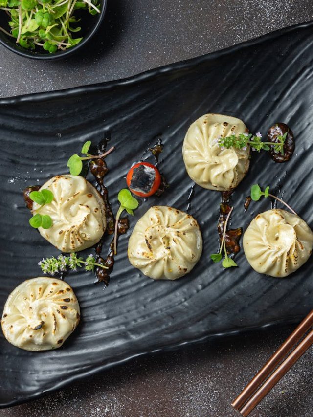 गली-गली में मोमोज बेचने वालों को एक मोमो कितने रुपये का पड़ता है?