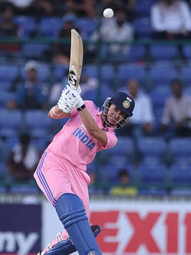 स्मृति मंधाना ने बल्ले से मचाई तबाही... कोहली का 12 साल पुराना रिकॉर्ड ध्वस्त