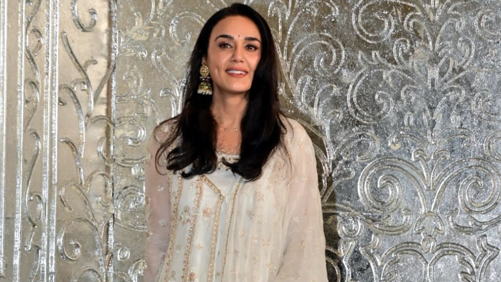 बॉबी से मिलीं प्रीति, एक-दूजे को लगाया गले, बगल में खड़ी देखती रहीं पत्नी तान्या...