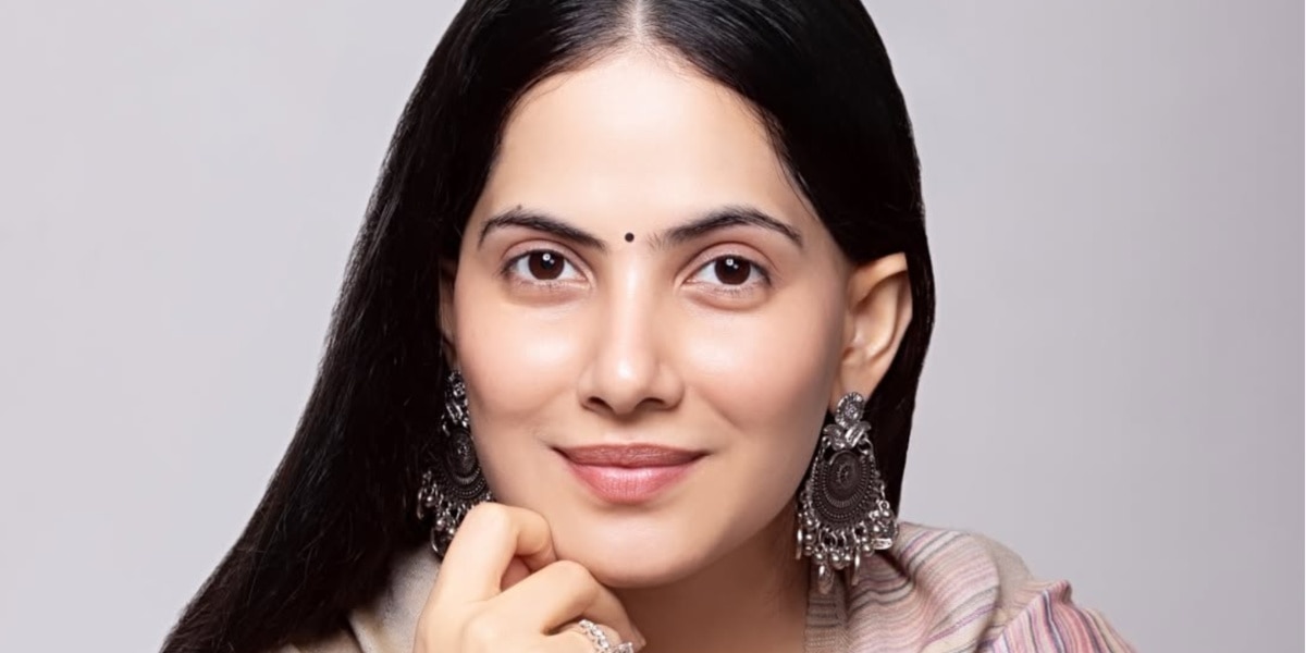 जया किशोरी जैसा चाहिए ग्लोइंग फेस, चेहरे पर लगाएं ये 2 मिनट में बनने वाला स्प्रे