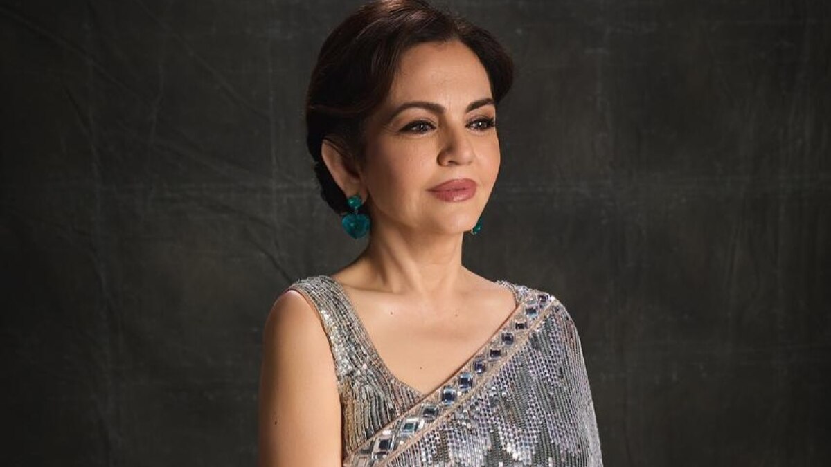 सीक्वेंस साड़ी में दमकीं नीता अंबानी! मनीष मल्होत्रा की दिवाली पार्टी में लगीं रॉयल, PHOTOS