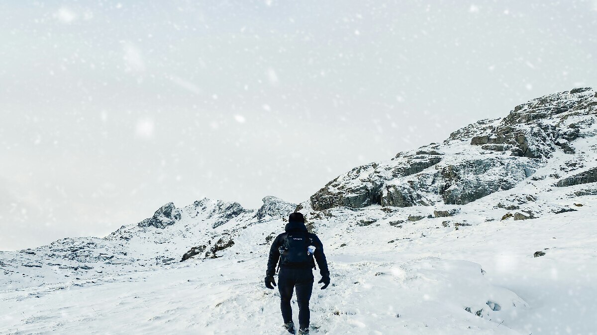 North Sikkim: लाचुंग-चुंगथांग में रातभर से बर्फबारी जारी...