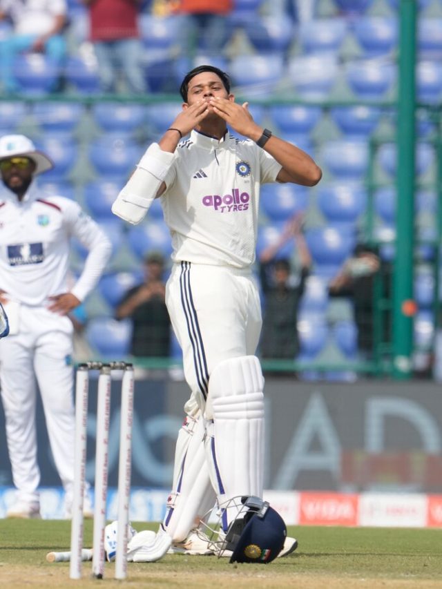 फ्लाइंग KISS, हाथ से बनाया दिल... यशस्वी ने 'सेंचुरी सेल‍िब्रेशन' कर क‍िसे किया इशारा?