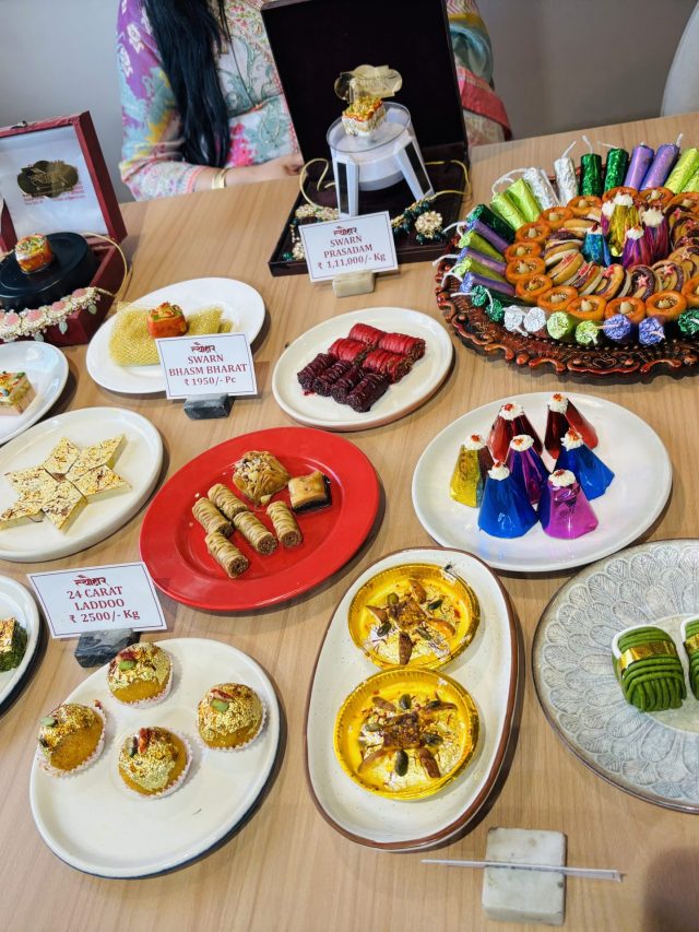 दिवाली की सबसे महंगी मिठाई की कीमत 1.11 लाख रुपये, जानें 'स्वर्ण प्रसादम' की खासियत