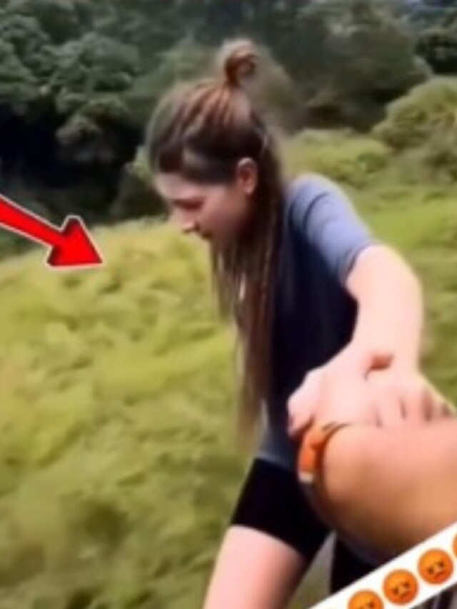 ट्रेन से लटककर स्टंट कर रही थी लड़की, अचानक आया खंभा और फिर...देखें वीडियो