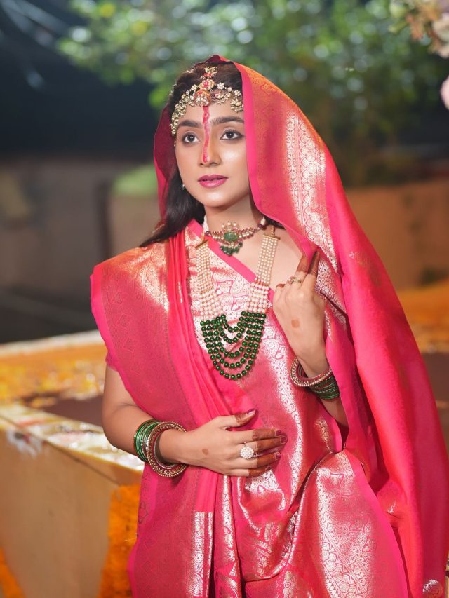 'बालिका बधू' फेम एक्ट्रेस ने की छठ पूजा, लाल साड़ी-गहनों से सजी, पति ने छुए पैर