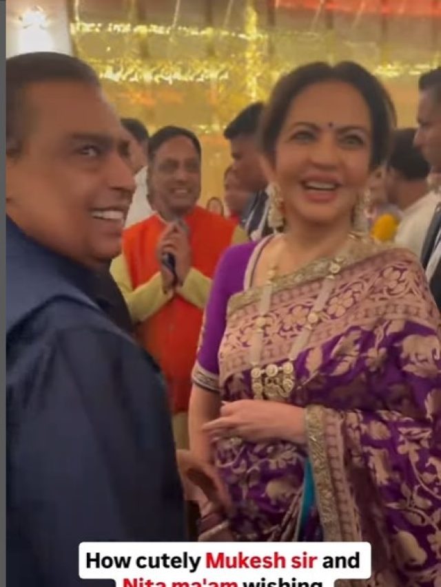 मुकेश-नीता अंबानी ने छोटे बच्चे को विश किया Happy Diwali! ट्रेडिशनल आउटफिट में लगे कमाल