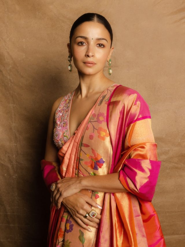 करोड़ों के बंगले में गृहप्रवेश करेंगी आलिया, पुराना घर छोड़ने पर हुईं इमोशनल