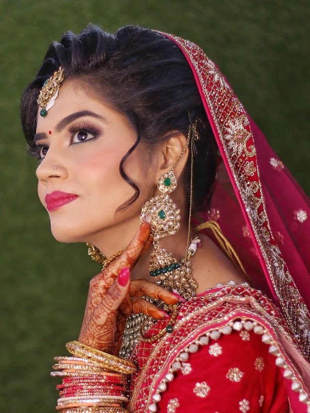 करवा चौथ पर चांद सा चमकेगा चेहरा! अभी फॉलो करें ये स्किन केयर टिप्स