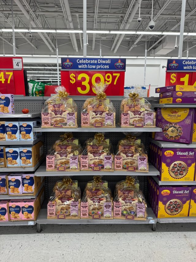 कनाडा में भी दीवाली की धूम, बाजारों में जमकर मिल रहे डिस्काउंट और ऑफर