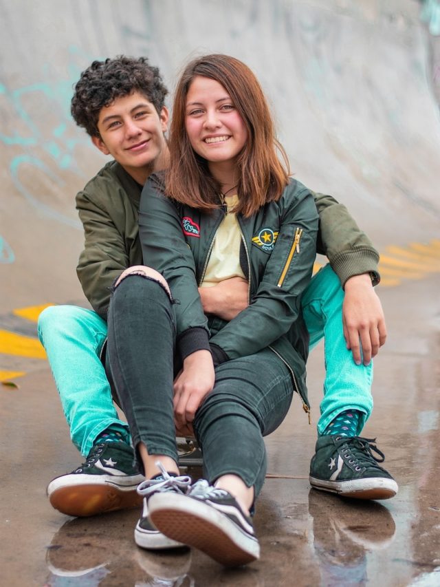 বিয়ের আগে লিভ-ইন ঠিক নাকি ভুল? জেনে নিন