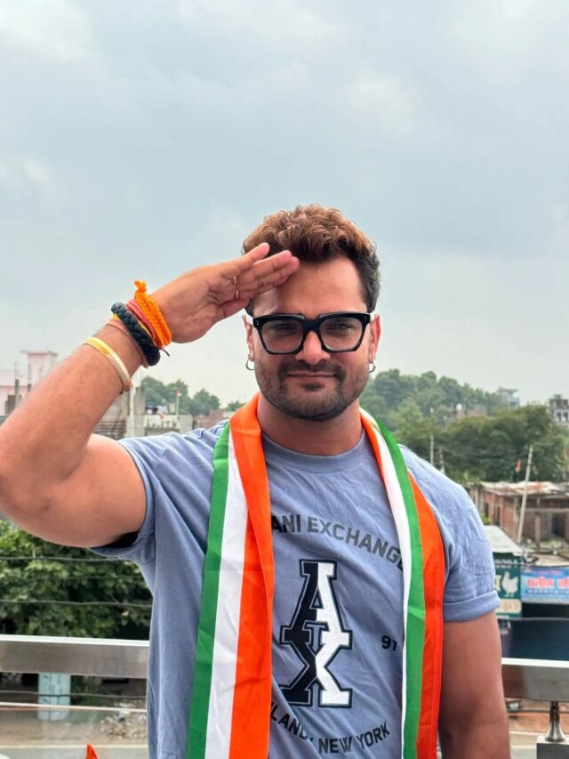 खेसारी पर JCB से फूलों की बारिश, आतिशबाजी के बीच उमड़ा हुजूम, बोले- आखिरी काम...